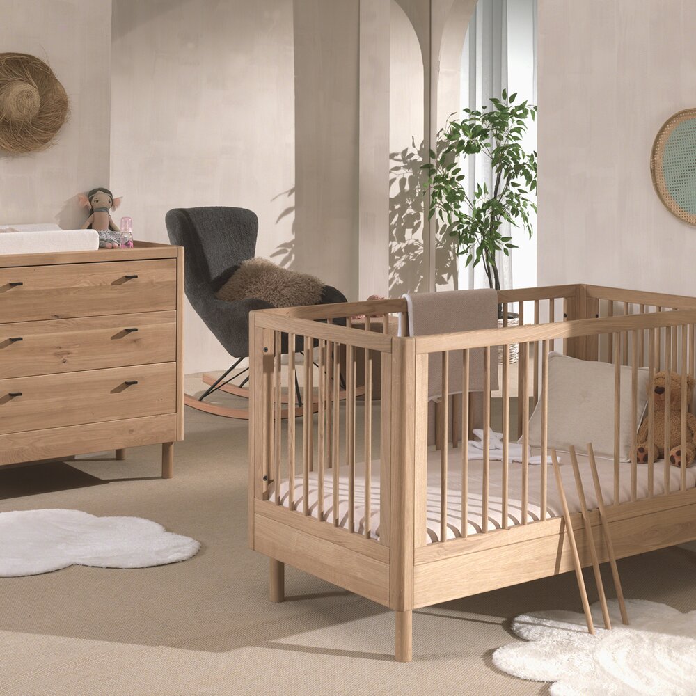 Forrest 2-delige kamer oak (babybed+commode) + GRATIS speelgoedkoffer