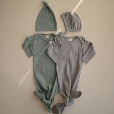 Babymutsje Roman green